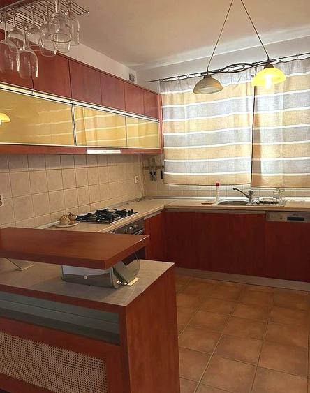 Vilă 300 mp | 8 Camere | Ideală Birouri, Clinică sau Afterschool | Tei