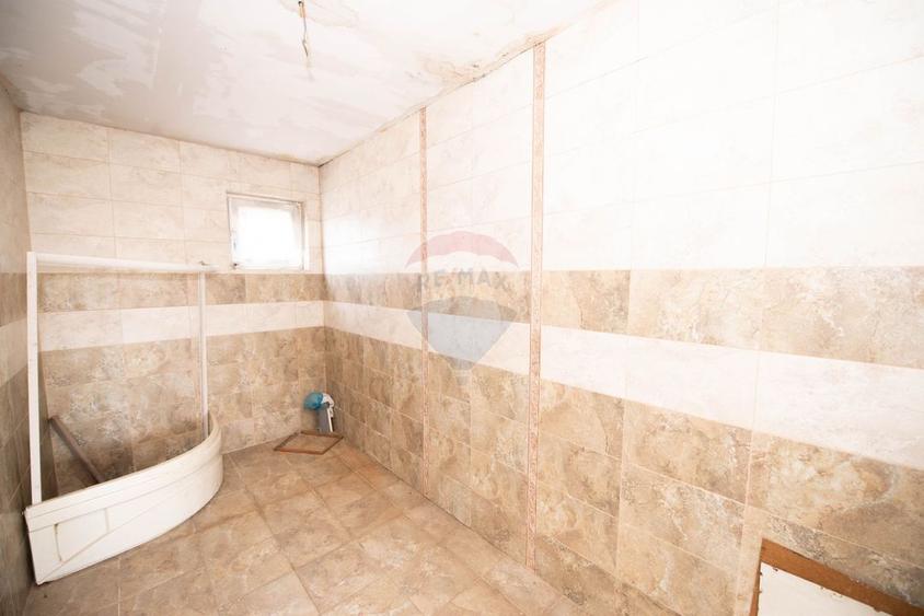 Casa individuala cu 6 camere de vanzare, Singureni