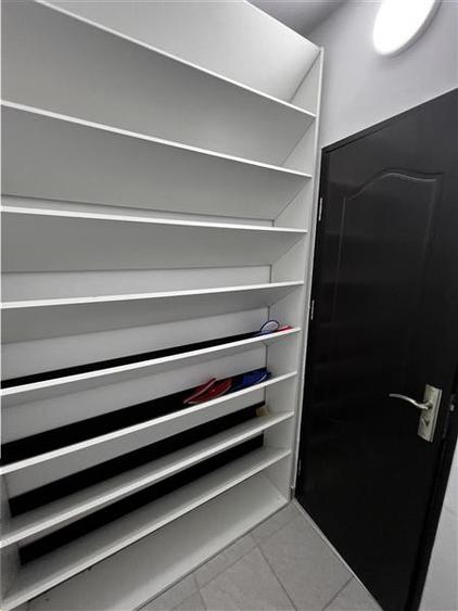 Apartament 3 camere la etaj intermediar si pivnita zona Vasile Aaron