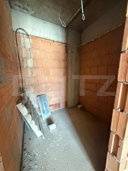Apartament 3 camere, 2 bai, decomandat, etaj intermediar, zona Tractorul