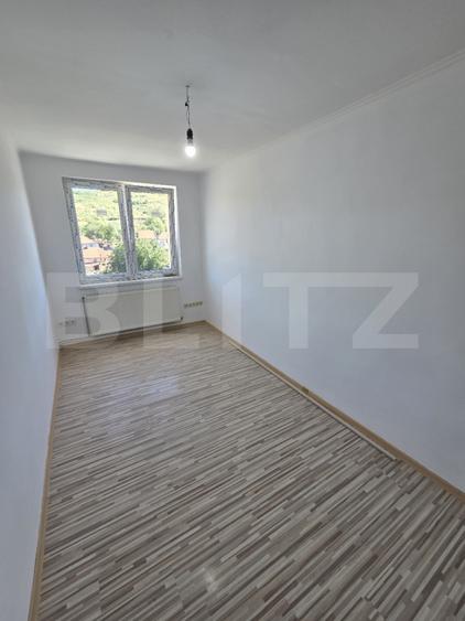 Apartament de vănzare, 3 camere, 64 mp, zona Sărmășag