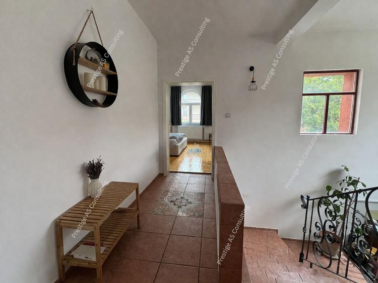 Vila individuala renovata complet | 6 camere | 500 mp teren | Str Jean Monnet