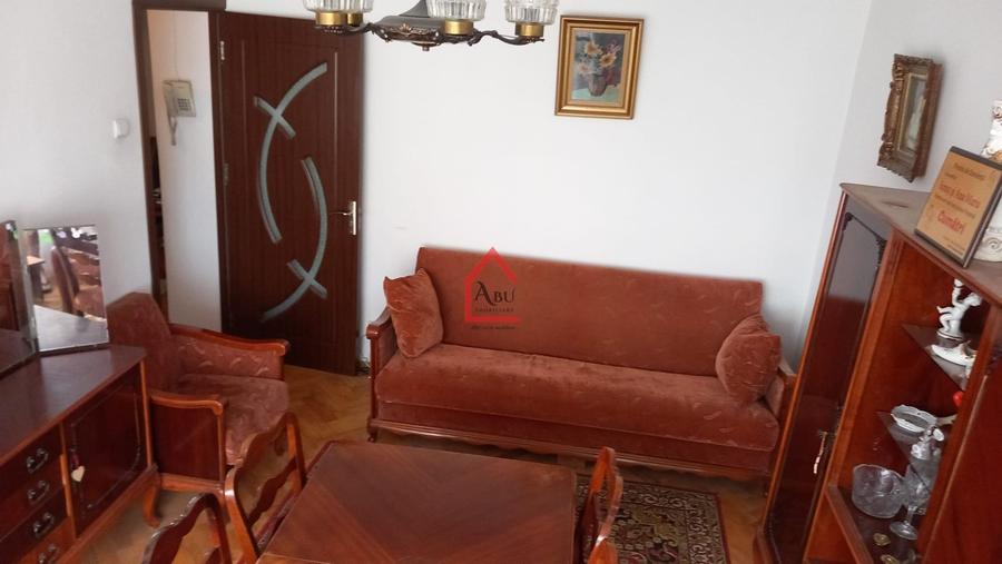 Apartament cu 3 camere, Decomandat, Zona Pacurari