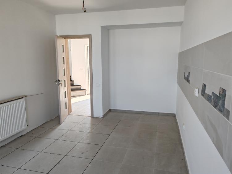 Casa 4 camere libera la vanzare SANPETRU - iesirea spre Harman