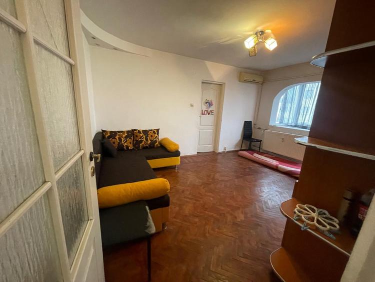 Apartament 2 camere, 41 mp, Craiovita Noua, zona Statia 30