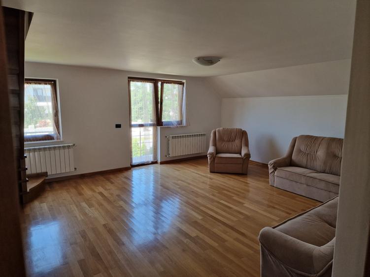 De Vanzare Casa Dumbraveni