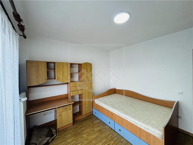 Ap la vila, cu 3 camere, balcon mare - Selimbar