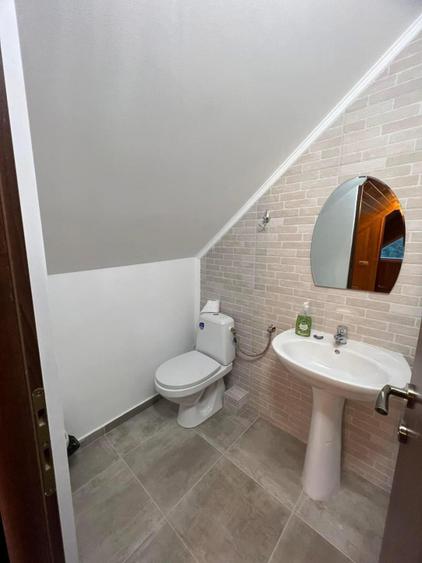 Cabana cu vedere la lac, 8 camere, 200 mp, 1800 mp teren, zona Colibita
