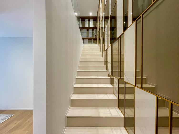 Închiriere DUPLEX premium 127 mp + 121 mp curte | 2 parcări | Primăverii