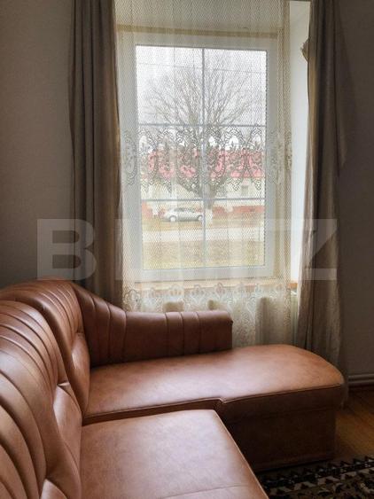Casa de vanzare, cu 7 camere, 350 mp u & 2850 mp teren
