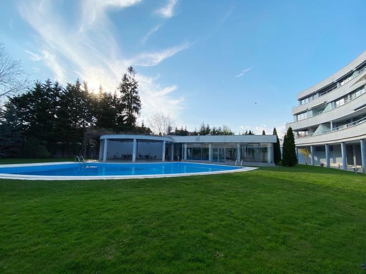 Apartament renovat situat in ansamblu rezidential cu piscina/ Iancu Nicolae