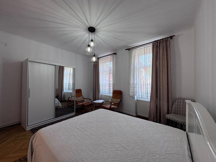 Cazare studenti, zona Colinei, de inchiriat apartament cu 3 camere la casa