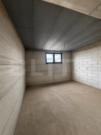 Casa de vanzare, 315 mp, 6 ari teren, 38 m front stradal, zona Plopeni
