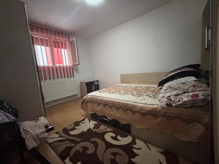 Vila de vanzare cu 2 apartamente individuale in Cartierul 23-metrou Republica