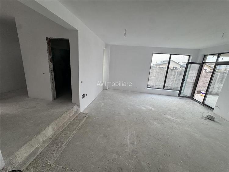 Vila Duplex spatioasa - Teren 500 mp - 7 camere - living spatios - beci - 8
