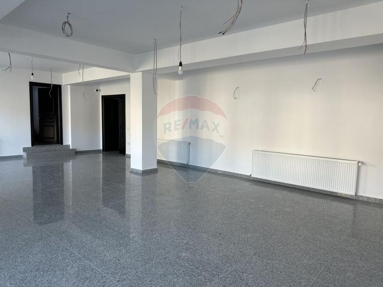 Spațiu comercial de 810 mp de închiriat