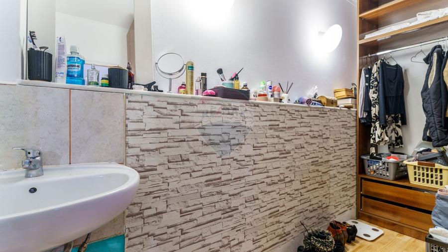 Casa individuala cu 3 apartamente, comision 0%, Intre Lacuri