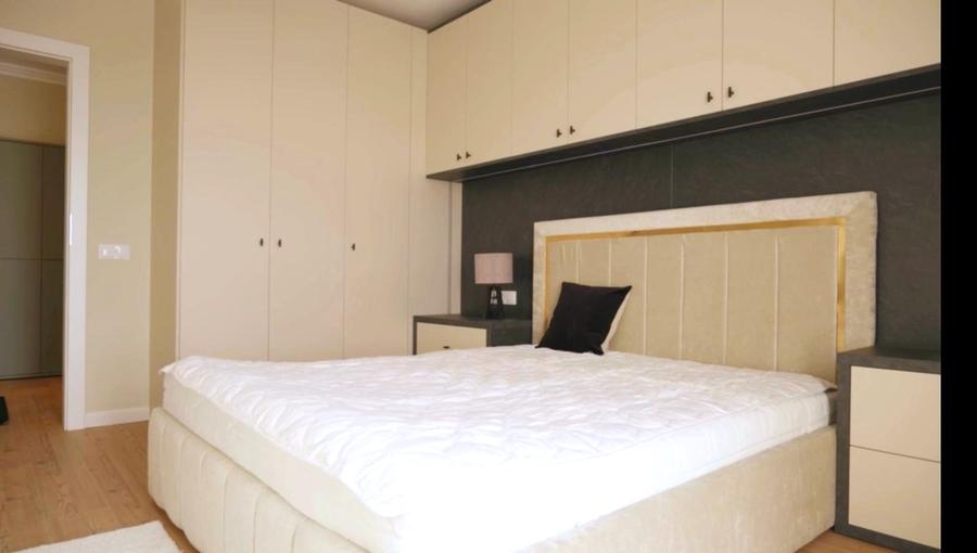 BLOC NOU, 2 camere super LUX , mobilat si utilat, parcare ext.!