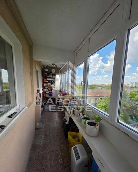 Apartament de vanzare cu 3 camere,centrala proprie,zona Gheorghe Lazar