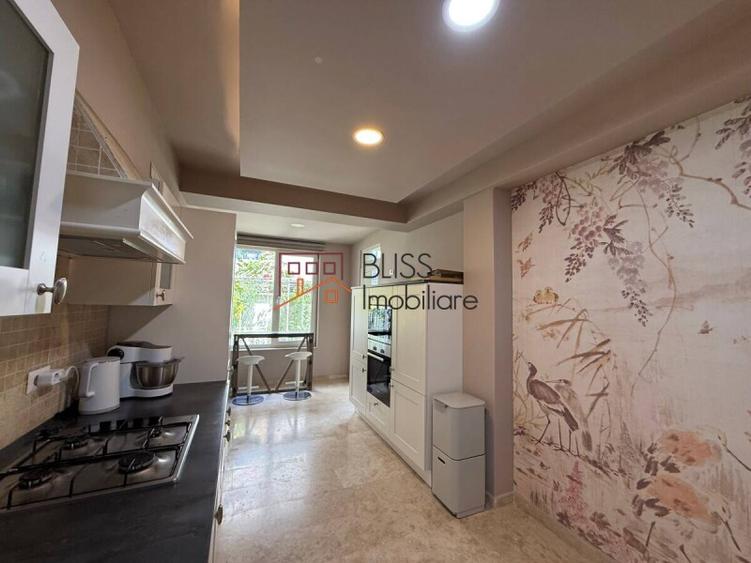 Vilă 6 camere, 250 mp utili, grădină, 2 garaje, P+2