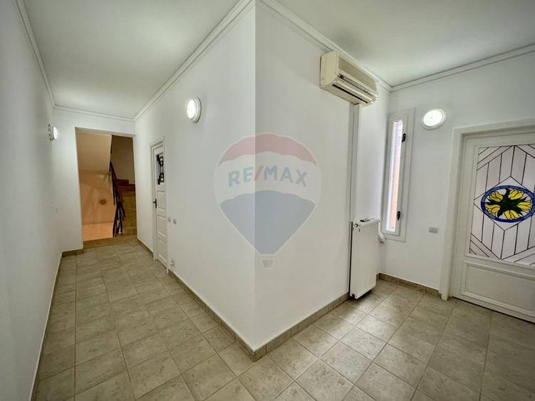 Casa / Vila cu 7 camere de vanzare în zona Domenii