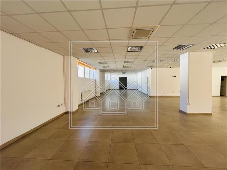 Spatiu comercial, 876 mp utili,  10 parcari, Piata Cluj