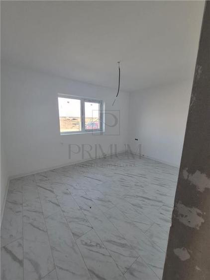 Duplex toate utilitatile - iluminat stradal - doua fronturi - pret de apartament