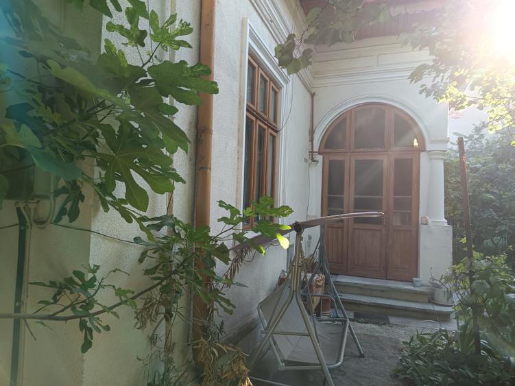 CASA SINGUR CURTE PARCUL CAROL TEREN IN PROPRIETATE 620MP POTENTIAL ENORM DIVERS