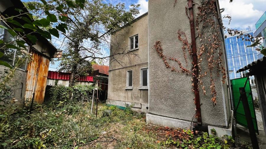REV2004169 Vila 8 camere l teren 372mp l Luxuria