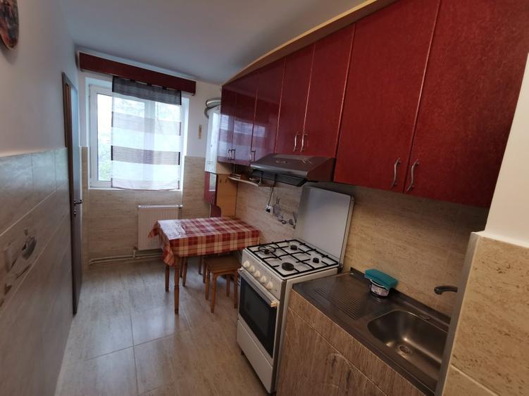3 camere decomandat, zona Baia Comunala, liber