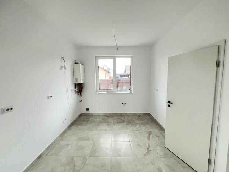 Casa - Duplex - 4 camere - 115mp - Curte 300mp - Utilitati - Sanpetru