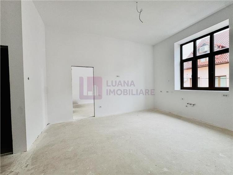 Apartament cu 3 camere de vanzare | Centru | renovat integral | pivnita