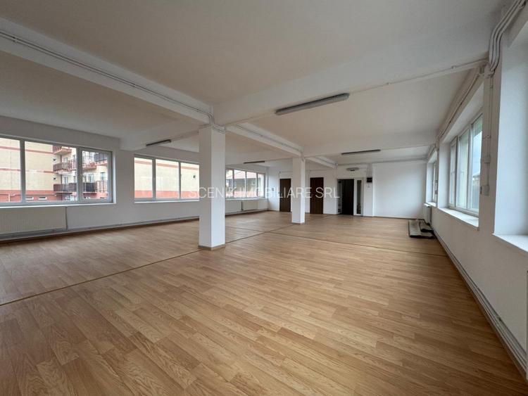 Zona pietii Tractorul, 900 mp, spatii comerciale dispuse pe doua etaje - 4