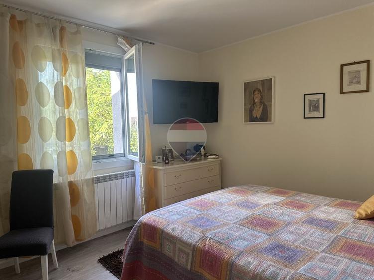 Casă / Vilă cu 7 camere de vânzare Izvoare