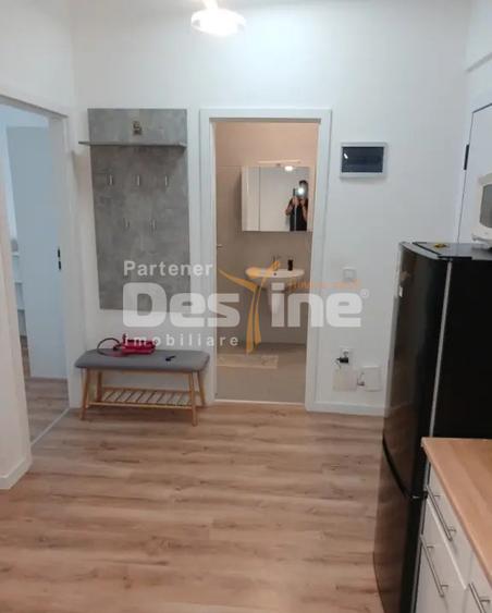 Studio la ertaj intermediar, cu balcon si parcare subterana, situat in Tractorul