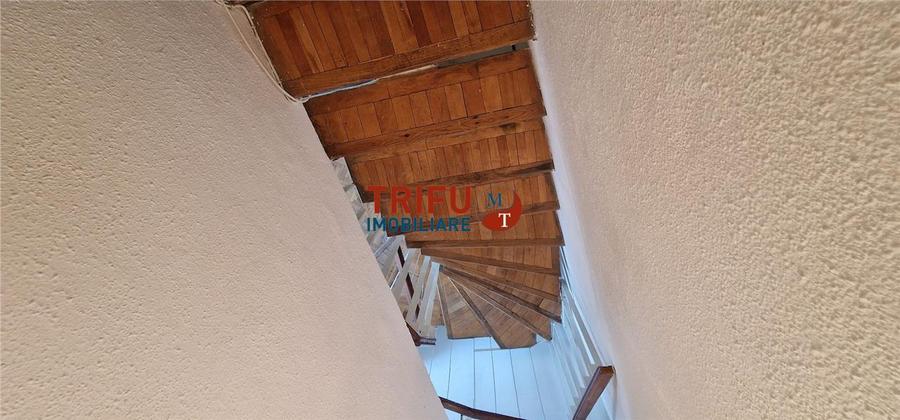 Apartament 3 camere cu scara interioara zona Centru