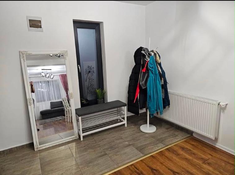 Proprietar. Casa de inchiriat, 90mp, 3 camere, 2 bai, loc de parcare, curte