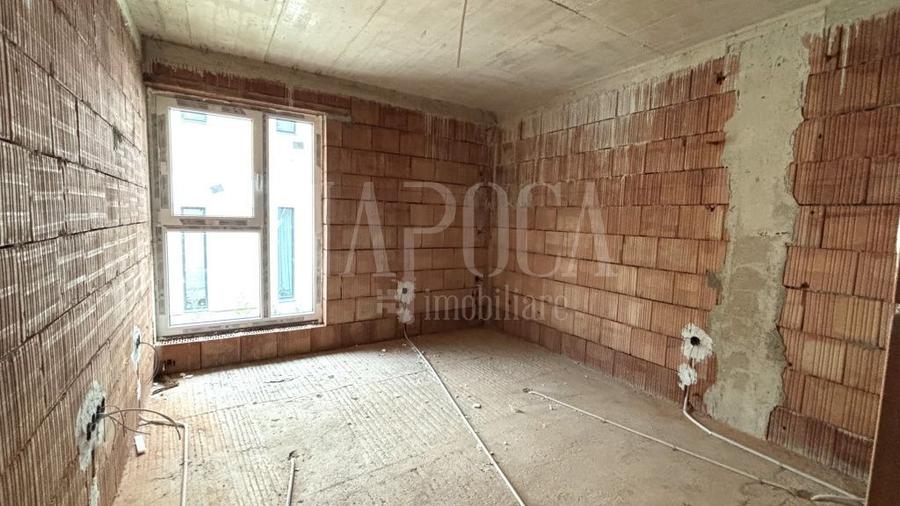 Casa 6 camere de vanzare in Floresti