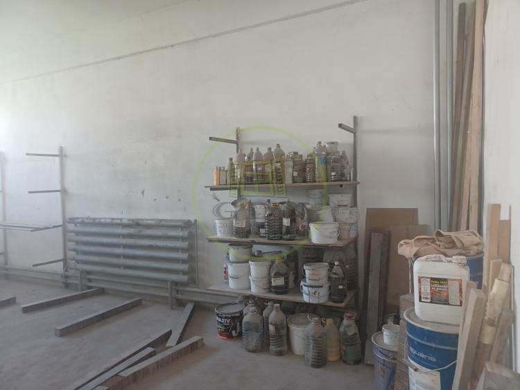 De vanzare fabrica mobilier lemn masiv sculptat + confectii metalice