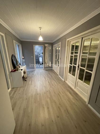 Casa S+P+E+M | 605 mp utili | 10 camere | 3 bucatarii | 4 bai | 3 terase | Garaj