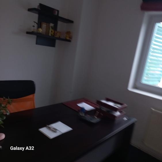 Casă P+1, 8 camere, singur în curte – ideală pentru sediu firmă