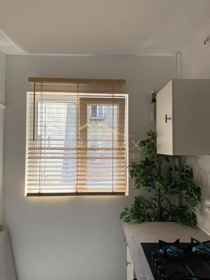 Apartament cu 4 camere de vanzare II Timpuri Noi - Tineretului ***