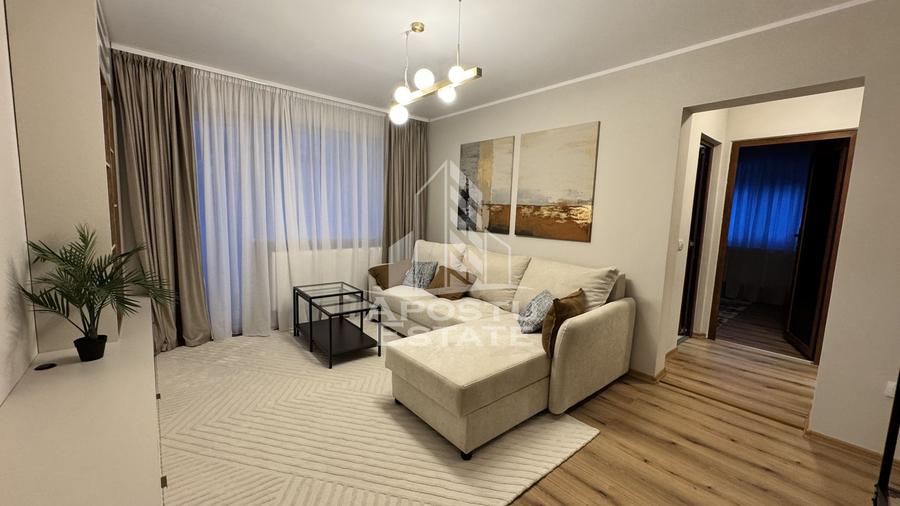 Apartament 3 camere , semidecomandat, zona Sagului