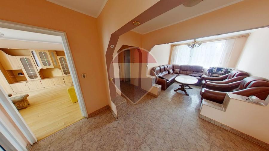 Apartament cu 4 camere de vânzare