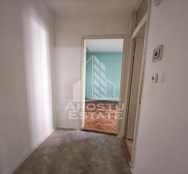 Apartament de vanzare cu 3 camere, 2 bai, 2 balcoane, zona Aradului