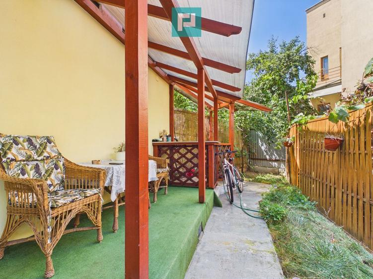 Apartament cu 2 camere și curte ultracentral