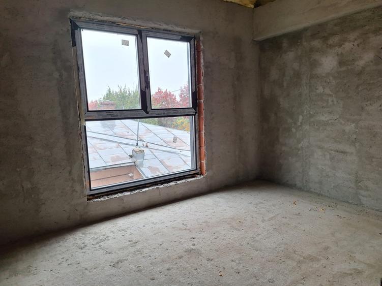 Duplex 2025,su 150mp, 4 dormitoare,living,3 bai,bucatarie,teren 300mp,2 parcari