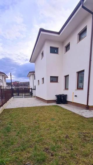 Case individuale noi, teren 380–400 mp, garaj și 3 băi | Dezmir