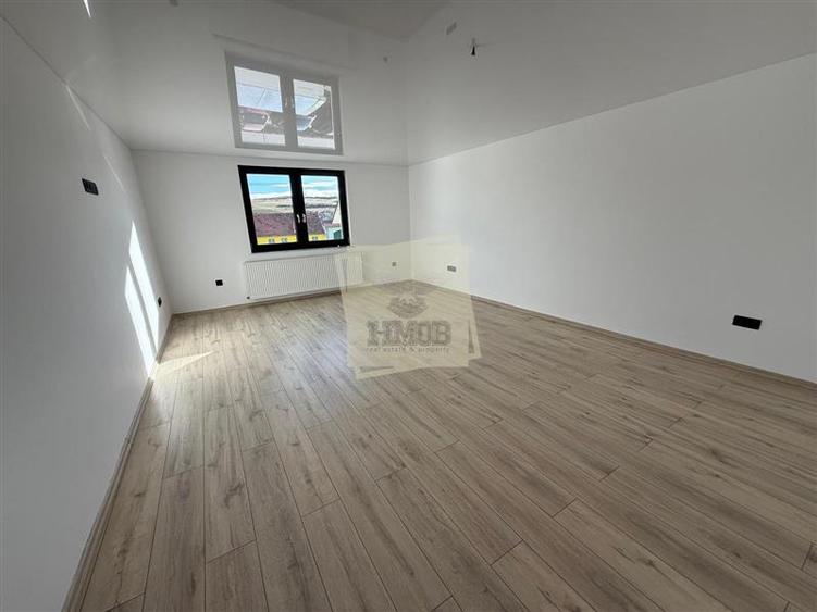 Casa cu 4 camere si 3 bai pretabila birouri in Sura Mare
