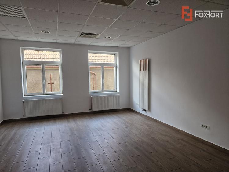 Spatiu comercial cu 16 incaperi - zona Mehala